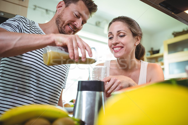 Zâmbitor cuplu fruct periuta bucătărie acasă Imagine de stoc © wavebreak_media