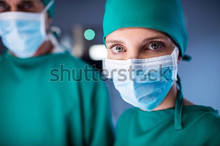 Portret chirurgii masca chirurgicala operatie teatru Imagine de stoc © wavebreak_media