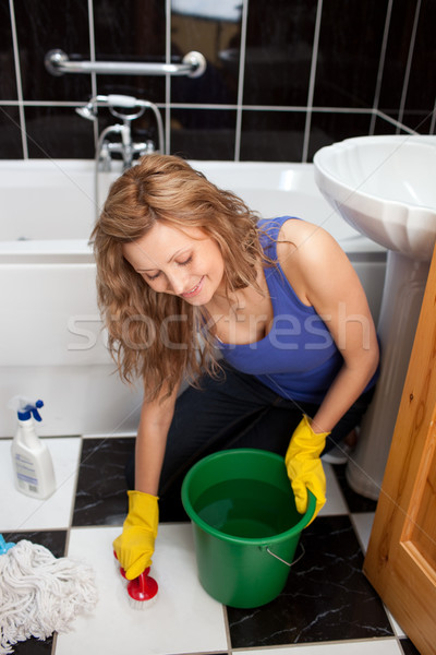 Nő ül föld fürdőszoba takarítás kellékek Stock fotó © wavebreak_media