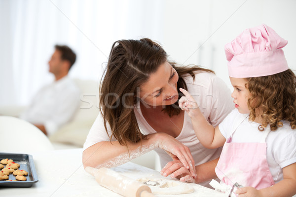 Imagine de stoc: Mamă · fiica · bucătărie · tata · relaxare