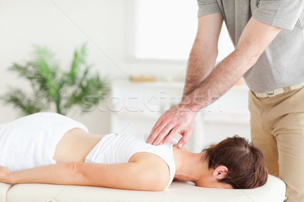 Foto stock: Masajista · femenino · clientes · atrás · mano