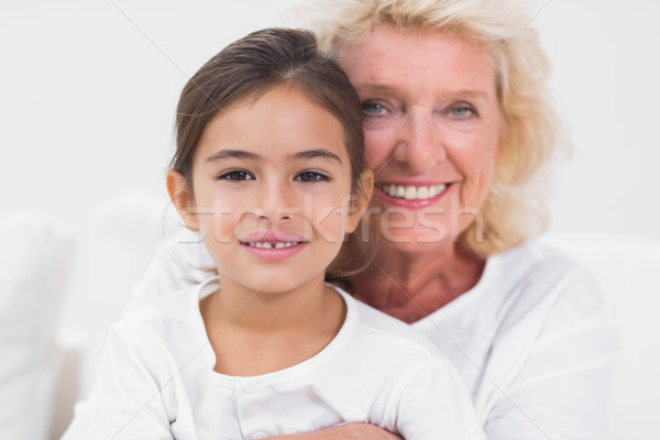 Stock foto: Enkelin · Großmutter · Porträt · Sitzung · Sofa · Kind