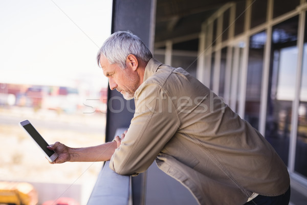 Zdjęcia stock: Dojrzały · biznesmen · balkon