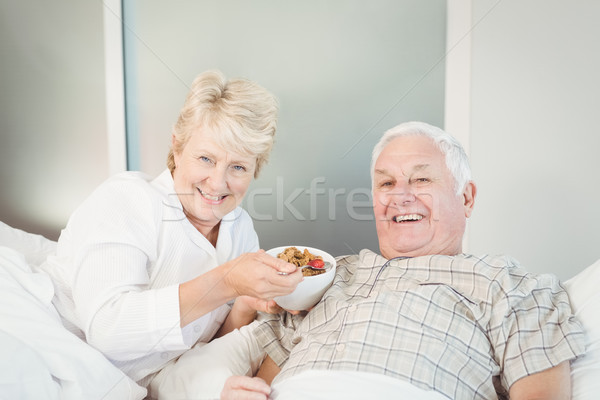 Feliz pareja de ancianos desayuno cama retrato casa Foto stock © wavebreak_media