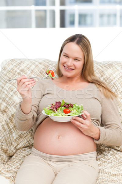 Belle femme enceinte bol salade séance [[stock_photo]] © wavebreak_media