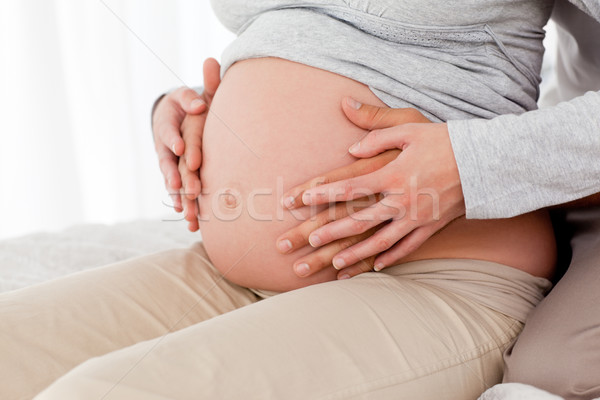 Vue de côté femme enceinte toucher ventre mari séance [[stock_photo]] © wavebreak_media