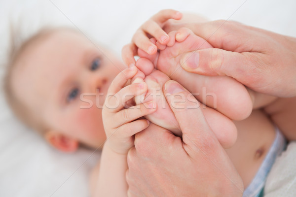 腳 可愛 小女孩 手 嬰兒 商業照片 © wavebreak_media
