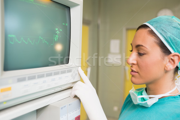 Souriant Homme chirurgien permanent suivre chirurgie [[stock_photo]] © wavebreak_media