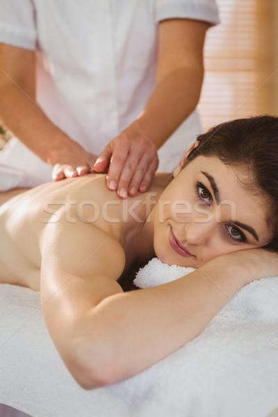 Zdjęcia stock: Młoda · kobieta · ramię · masażu · terapii · pokój · kobieta