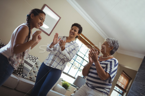 Famille heureuse salon maison enfant amusement [[stock_photo]] © wavebreak_media