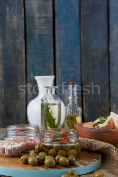 Oliwek pojemnik zioła oleju butelki tabeli Zdjęcia stock © wavebreak_media