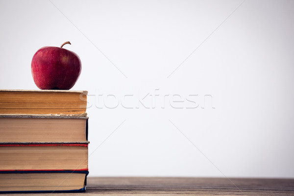 Alma boglya könyv asztal fal gyümölcs Stock fotó © wavebreak_media