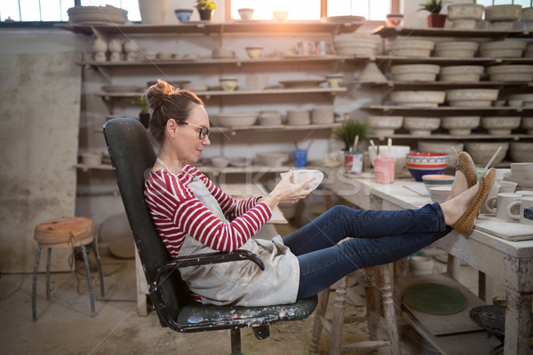女子 坐在 椅子 碗 陶器 車間 商業照片 © wavebreak_media
