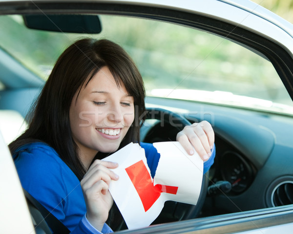 Morena muchacha adolescente sesión coche mujer nina Foto stock © wavebreak_media