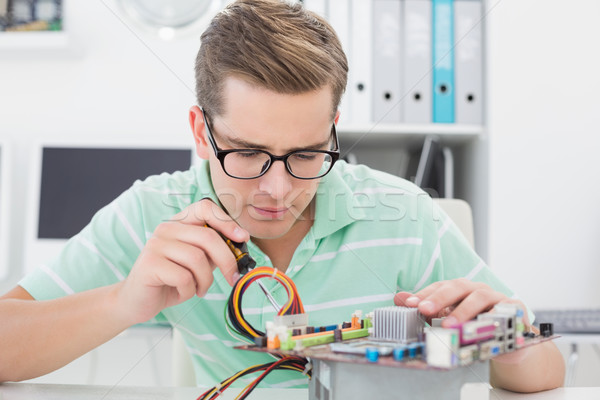 Foto stock: Técnico · de · trabajo · roto · CPU · destornillador · oficina