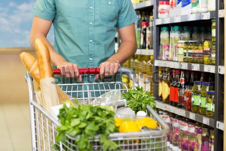 Femme lecture Shopping liste poussant [[stock_photo]] © wavebreak_media