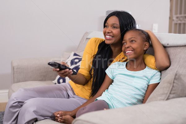Boldog anya lánygyermek tv nézés otthon ül Stock fotó © wavebreak_media