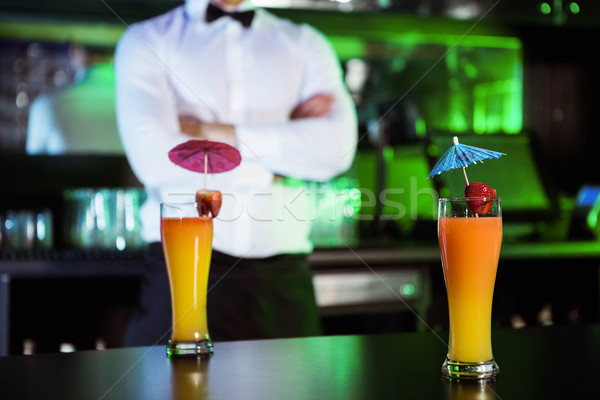 Deux verres cocktail bar contre barman [[stock_photo]] © wavebreak_media