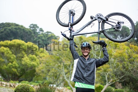 Männlich Biker tragen Mountainbike Landschaft Mann Stock foto © wavebreak_media