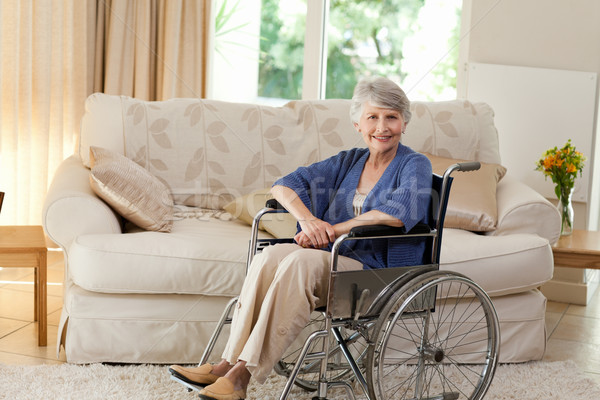 Foto stock: Aposentados · mulher · cadeira · de · rodas · casa · médico · saúde