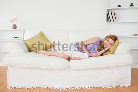 Calma mulher tapete quarto mãos sorrir Foto stock © wavebreak_media