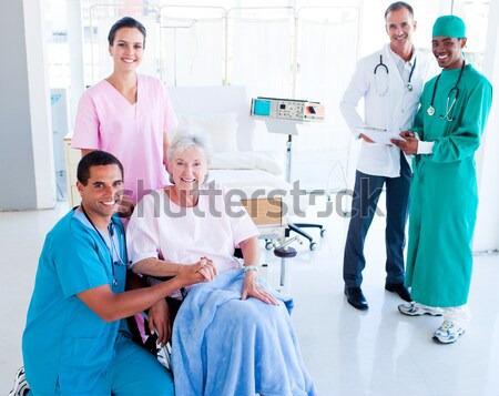 Sonriendo enfermera hospital sangre femenino masculina Foto stock © wavebreak_media