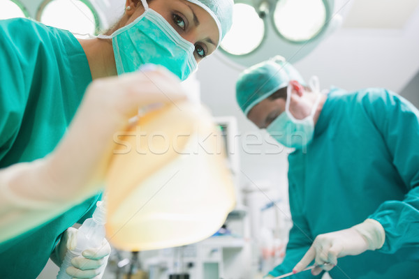 Asistentă anestezie masca teatru Imagine de stoc © wavebreak_media