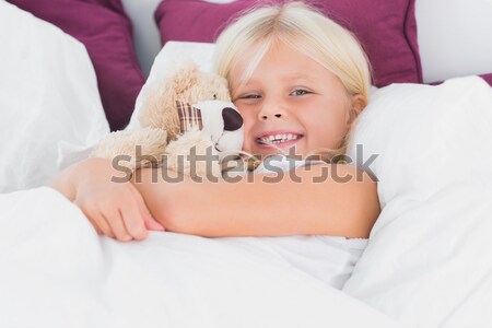 Fetita ursuleţ pat copil femeie Imagine de stoc © wavebreak_media