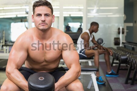 Foto stock: Sério · sem · camisa · muscular · homem · ginásio · retrato