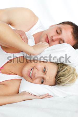 美しい ブルネット ベッド 笑みを浮かべて カメラ ホーム ストックフォト © wavebreak_media