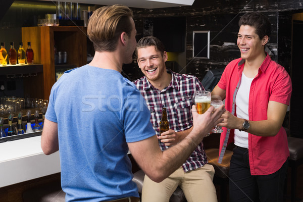 若い男性 飲料 ビール 一緒に バー 通信 ストックフォト © wavebreak_media