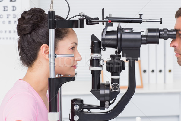 Kobiet pacjenta optyk widok z boku kliniki człowiek Zdjęcia stock © wavebreak_media