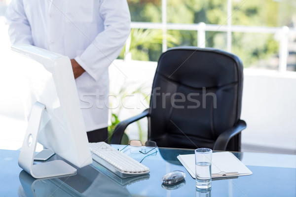 врач Постоянный столе медицинской служба воды Сток-фото © wavebreak_media