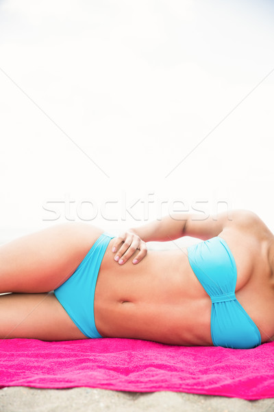 Stockfoto: Slank · vrouw · zonnebaden · handdoek · strand · bikini