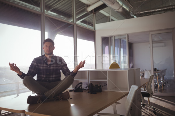 Jeunes affaires méditer table bureau homme [[stock_photo]] © wavebreak_media