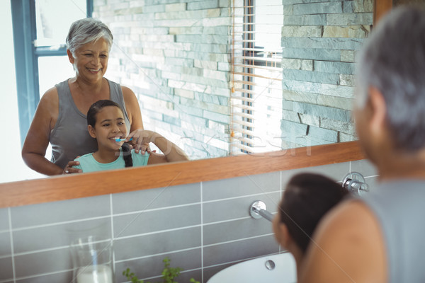 Grand-mère petite fille salle de bain maison enfant [[stock_photo]] © wavebreak_media