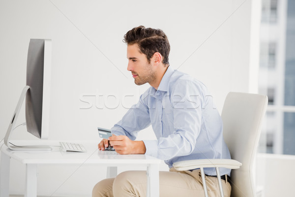 üzletember online vásárlás számítógép iroda üzlet férfi Stock fotó © wavebreak_media