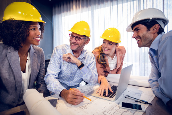 Foto stock: Sonriendo · otro · oficina · ordenador · teléfono · hombre