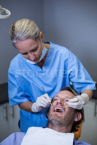牙科醫生 檢查 年輕 病人 工具 牙科 商業照片 © wavebreak_media