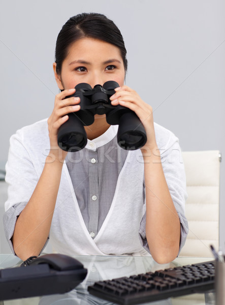 Serios tineri femeie de afaceri binoclu birou faţă Imagine de stoc © wavebreak_media