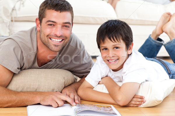 Retrato filho pai leitura livro juntos piso Foto stock © wavebreak_media