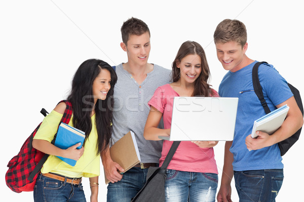 Zâmbitor grup de oameni uita laptop om fericit Imagine de stoc © wavebreak_media