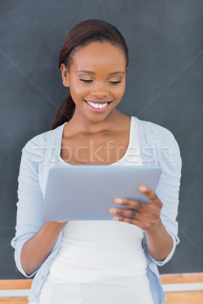 Front widoku czarnej kobiety patrząc klasie Zdjęcia stock © wavebreak_media