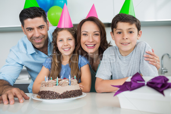 Сток-фото: семьи · четыре · торт · подарки · празднование · дня · рождения · портрет