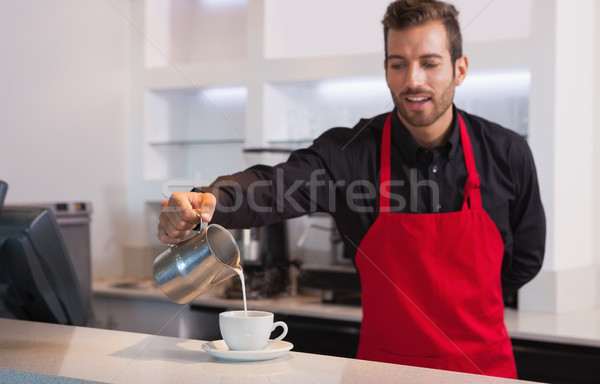 Mosolyog barista áramló tej csésze kávé Stock fotó © wavebreak_media