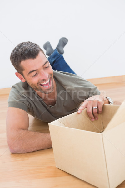 Glimlachend man Open bewegende vak home Stockfoto © wavebreak_media