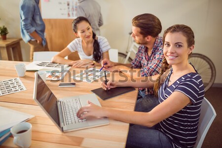 Foto stock: Sentado · creativa · equipo · de · negocios · oficina · café