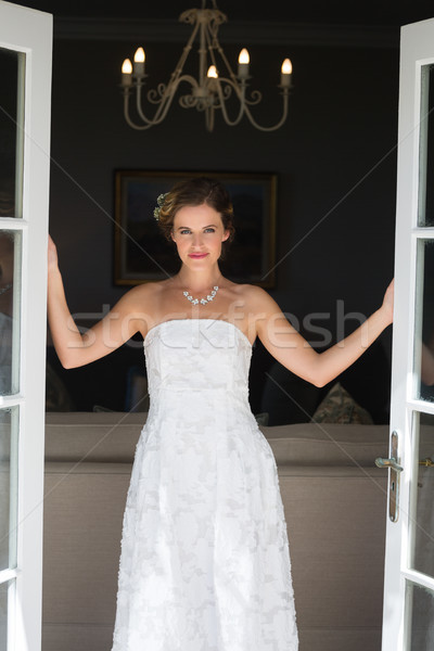 Сток-фото: портрет · красивой · невеста · Постоянный · дверной · проем · улыбаясь