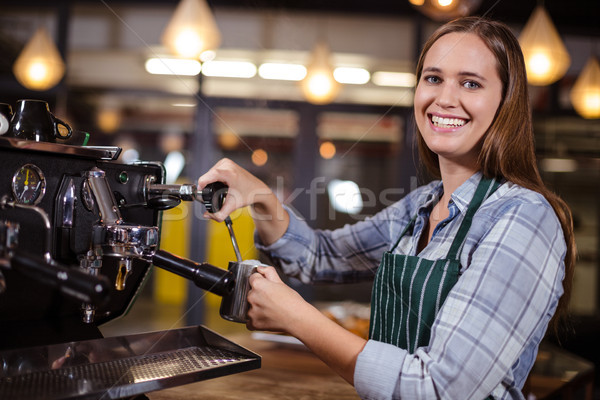 Sorridere barista caldo latte Foto d'archivio © wavebreak_media