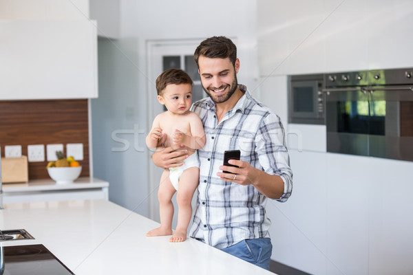 Père téléphone portable bébé garçon heureux [[stock_photo]] © wavebreak_media